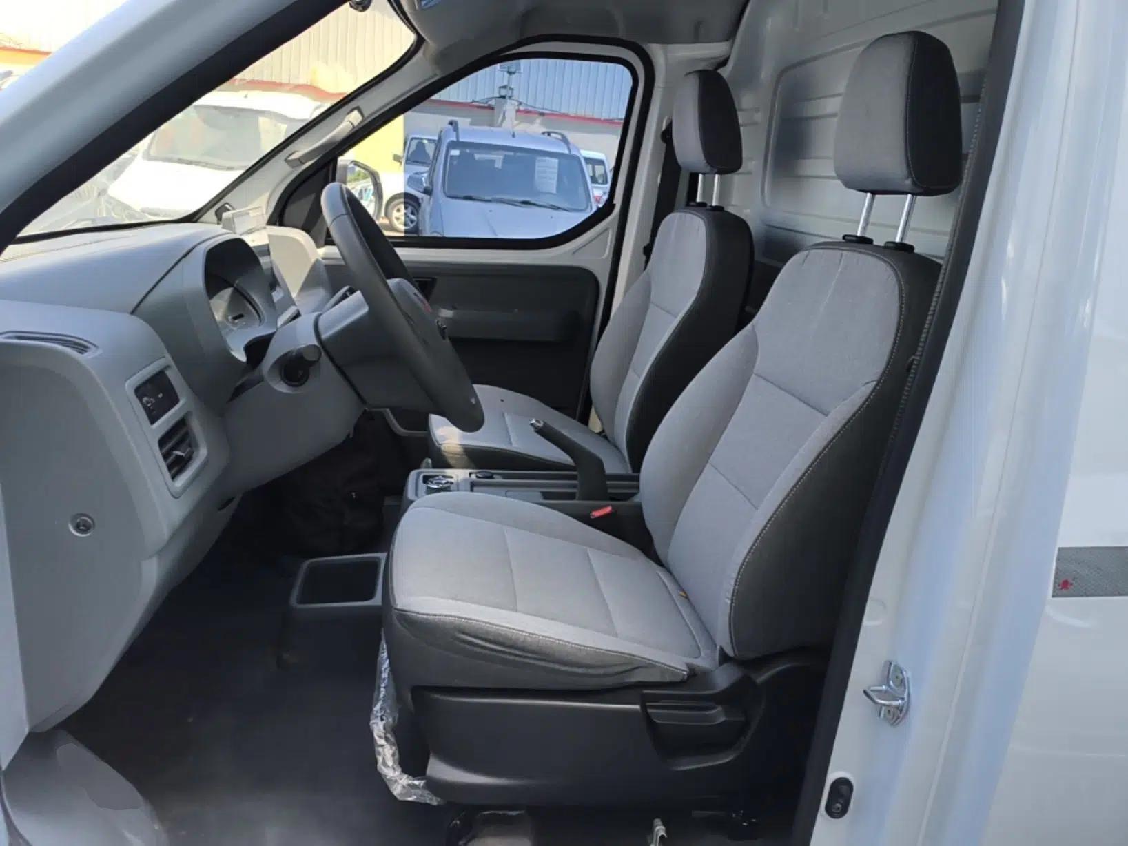 Wuling Yangguang 2024 300km Range Practical Window-Sealed Version 60kW — миниатюра 17