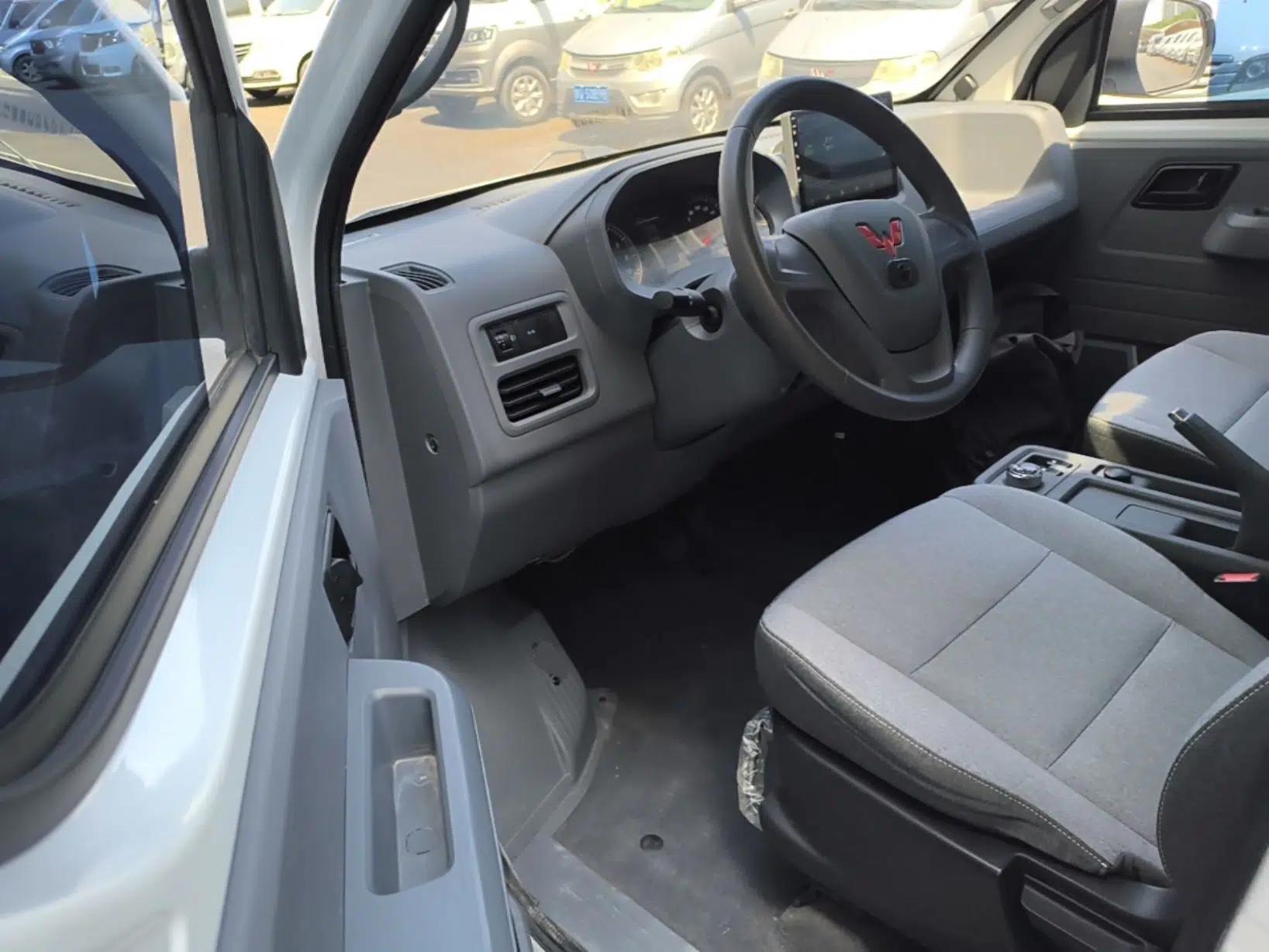 Wuling Yangguang 2024 300km Range Practical Window-Sealed Version 60kW — миниатюра 18