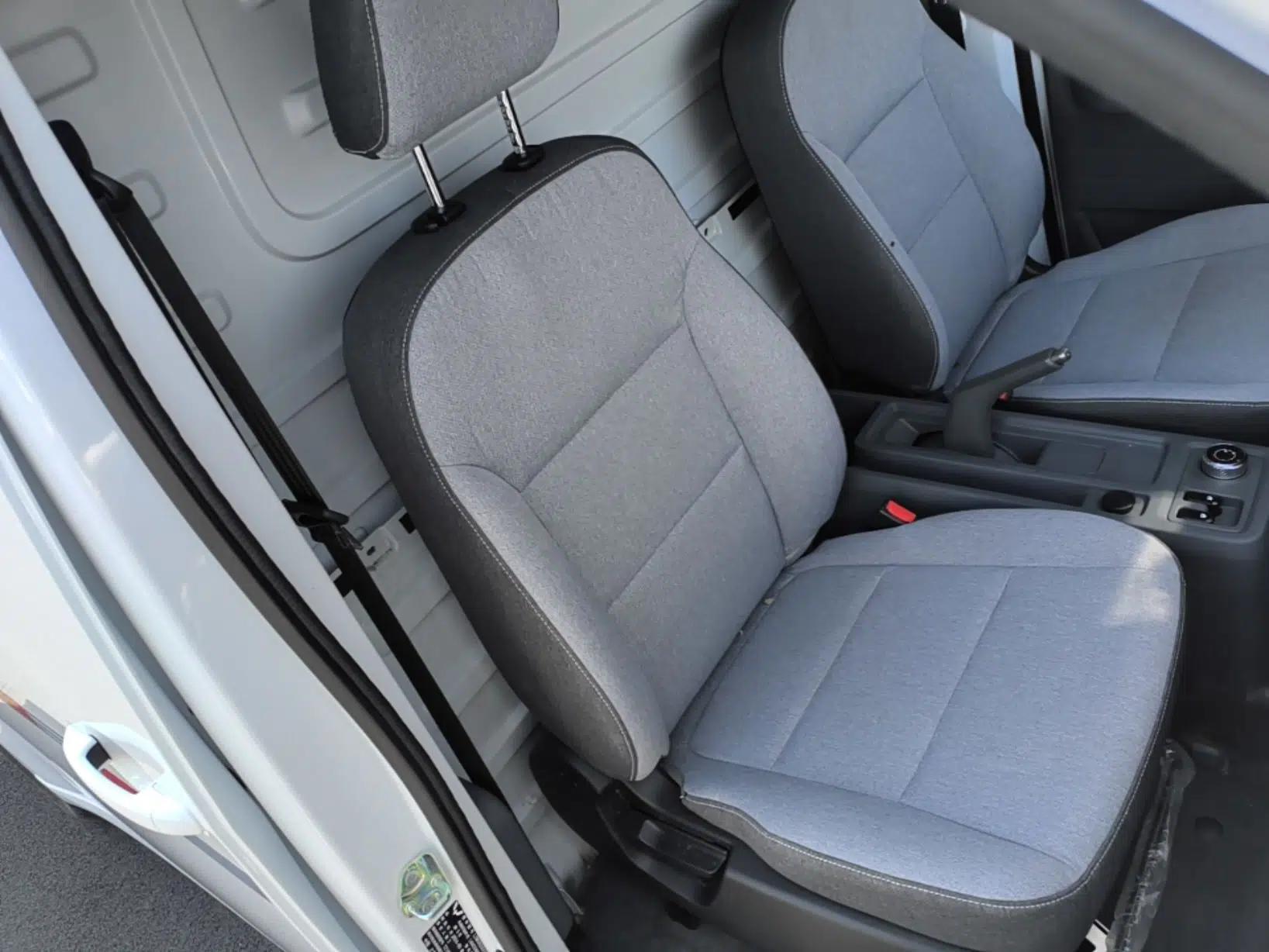 Wuling Yangguang 2024 300km Range Practical Window-Sealed Version 60kW — миниатюра 23