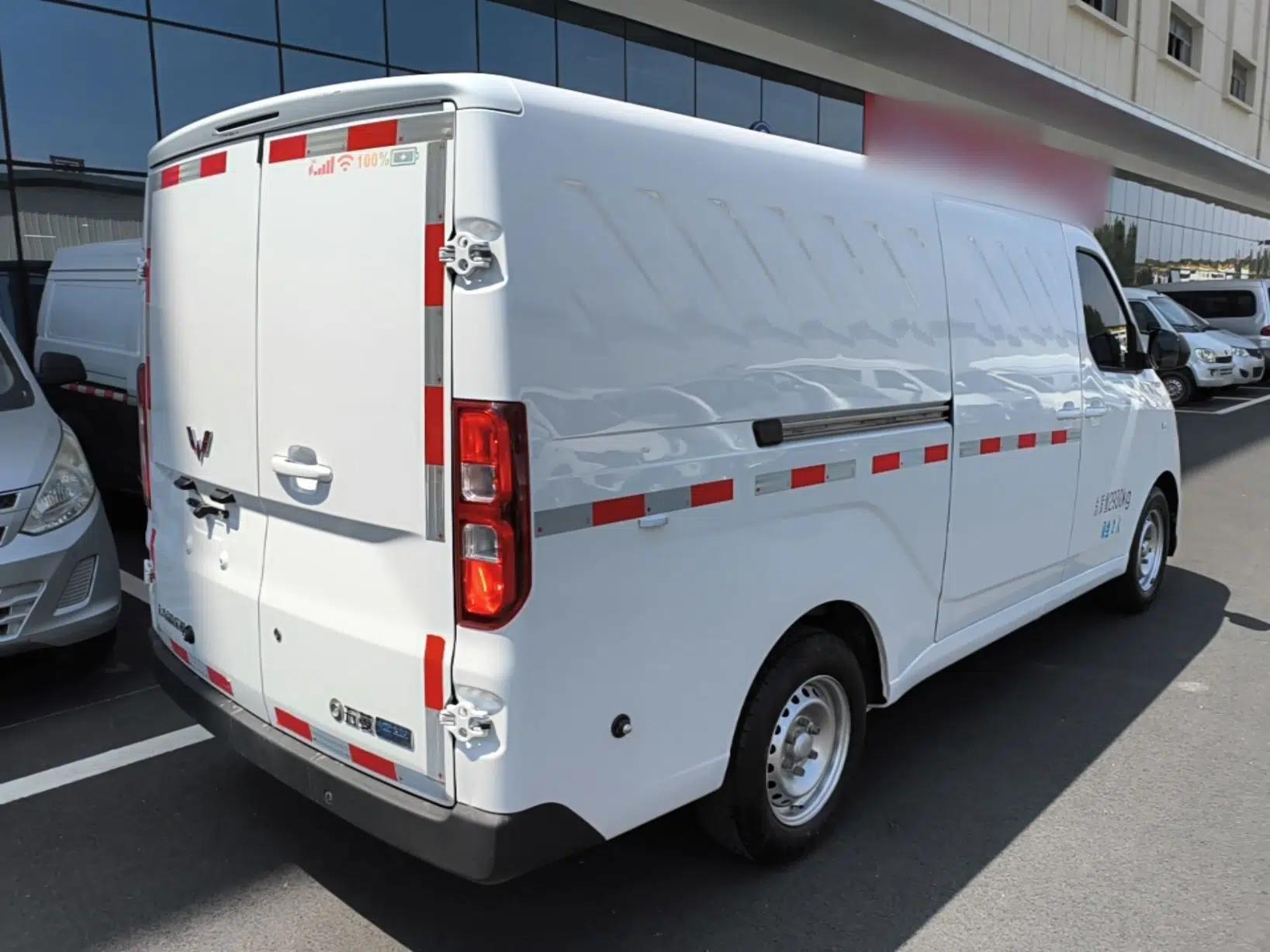 Wuling Yangguang 2024 300km Range Practical Window-Sealed Version 60kW — миниатюра 4