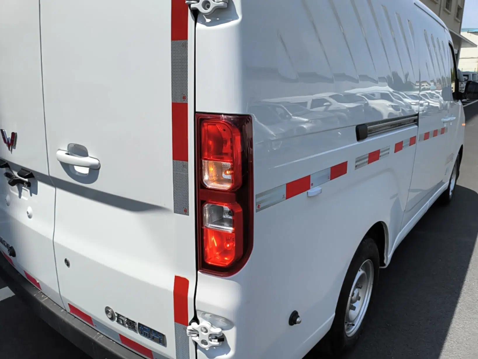 Wuling Yangguang 2024 300km Range Practical Window-Sealed Version 60kW — миниатюра 8