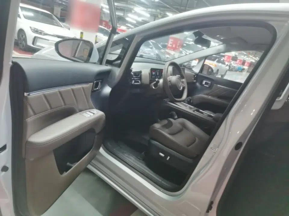 Wuling Starlight 730 2025 Model Plug-in Hybrid 125km Luxury Edition — миниатюра 19