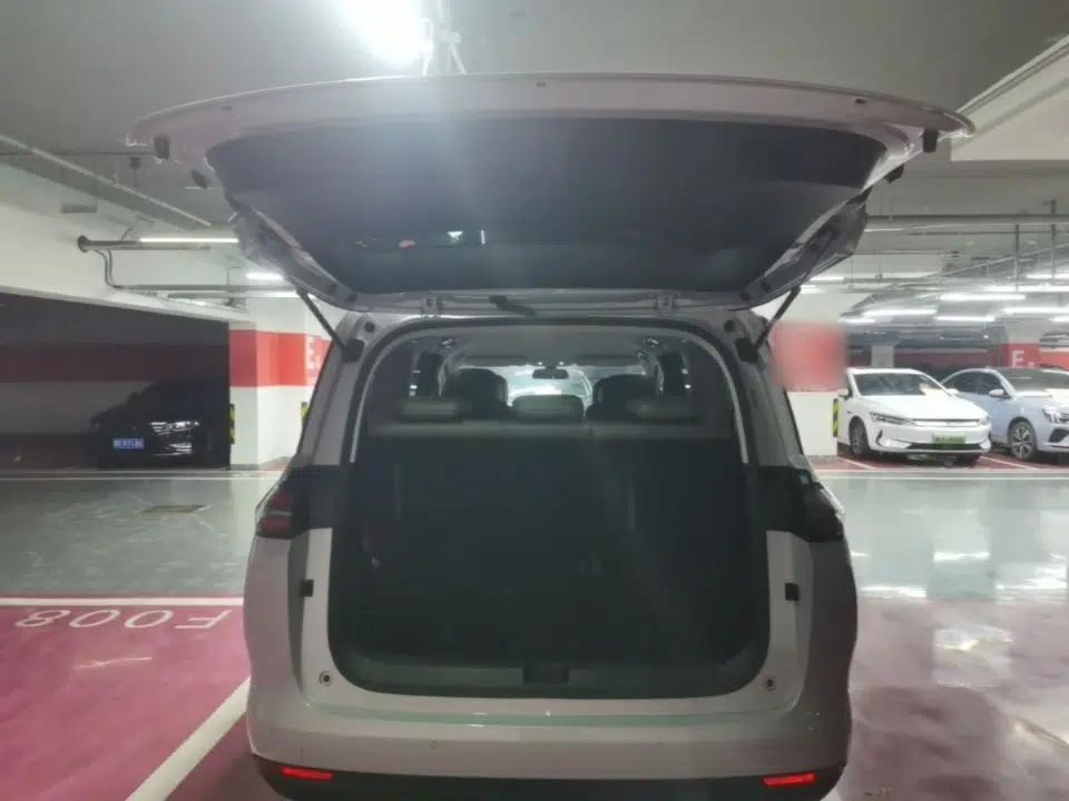 Wuling Starlight 730 2025 Model Plug-in Hybrid 125km Luxury Edition — миниатюра 22