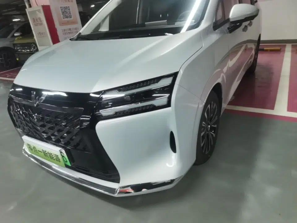 Wuling Starlight 730 2025 Model Plug-in Hybrid 125km Luxury Edition — миниатюра 9