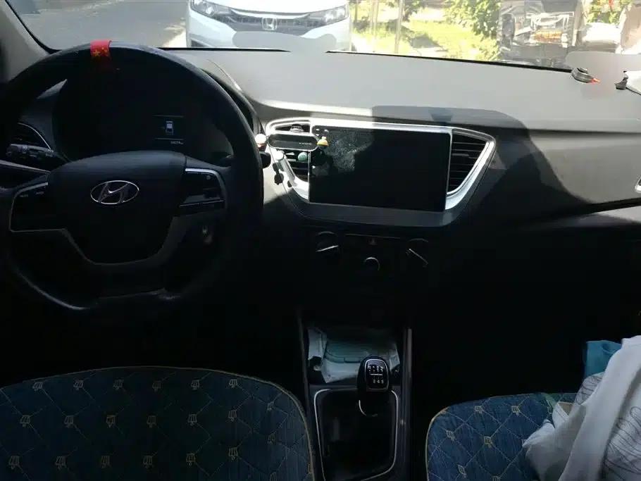 2020 Hyundai Verna 1.4L Manual GLS Cool Edition — миниатюра 12