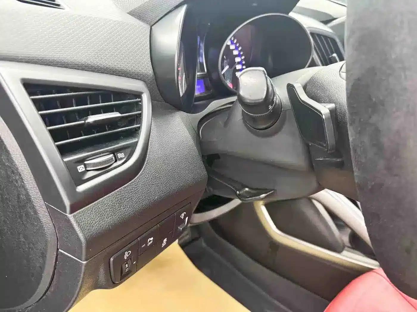 2015 Veloster 1.6T Automatic Luxury Edition — миниатюра 12
