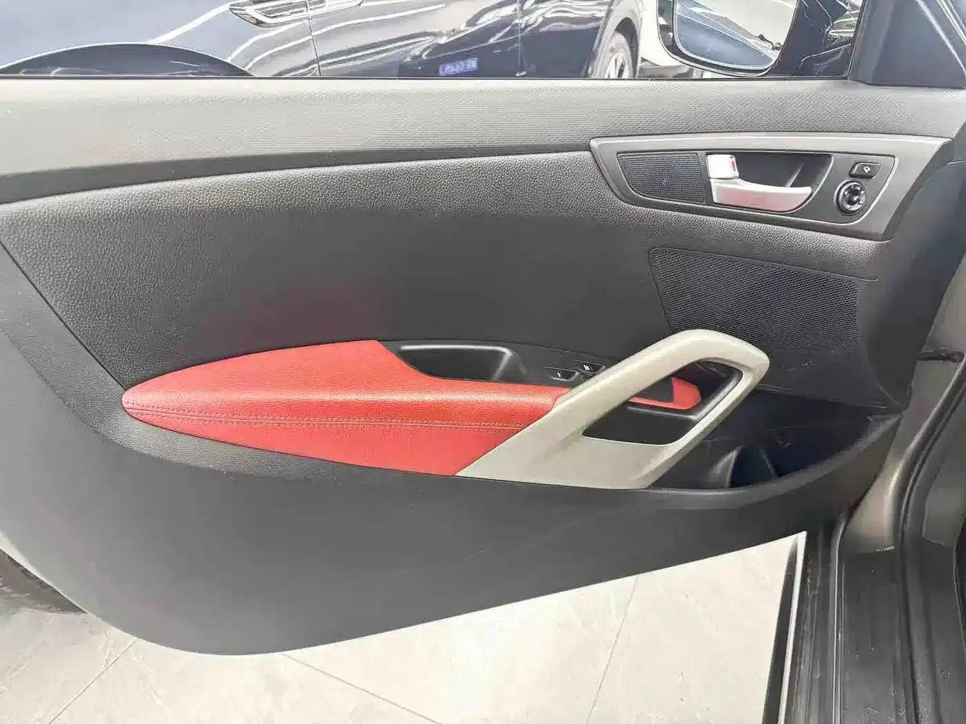 2015 Veloster 1.6T Automatic Luxury Edition — миниатюра 14