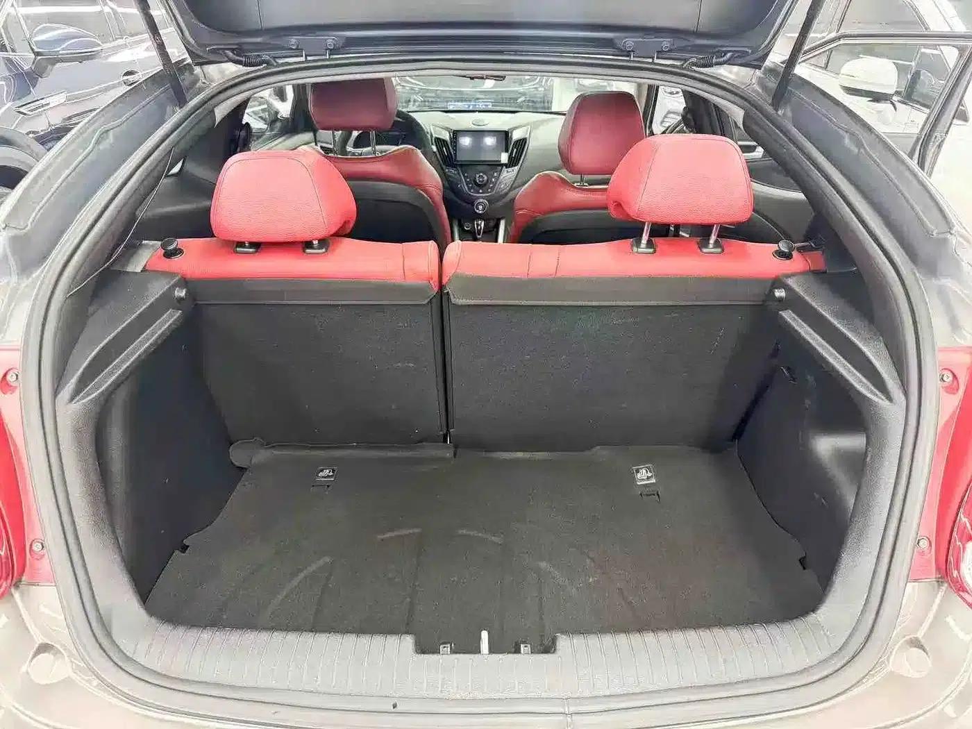 2015 Veloster 1.6T Automatic Luxury Edition — миниатюра 16