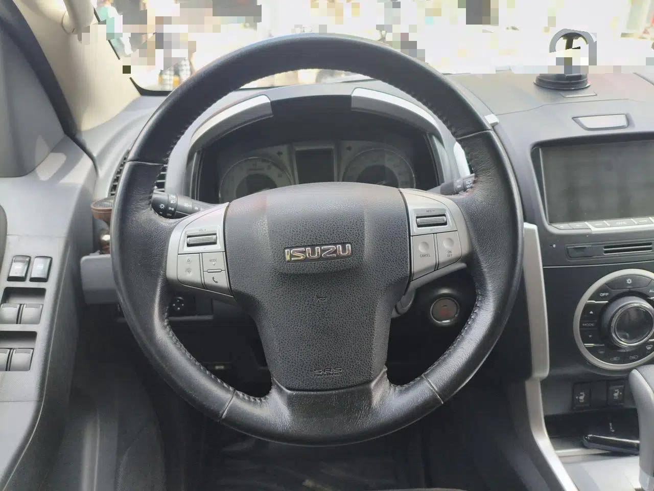Isuzu mu-X 2015 3.0T 4x4 Automatic Luxury 7-Seater — миниатюра 11