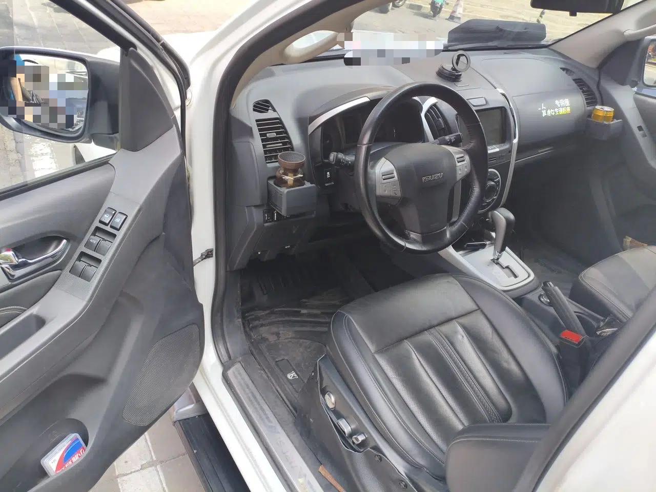 Isuzu mu-X 2015 3.0T 4x4 Automatic Luxury 7-Seater — миниатюра 17