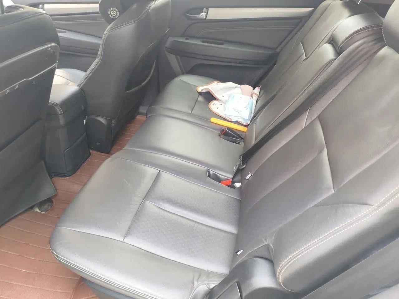 Isuzu mu-X 2015 3.0T 4x4 Automatic Luxury 7-Seater — миниатюра 18
