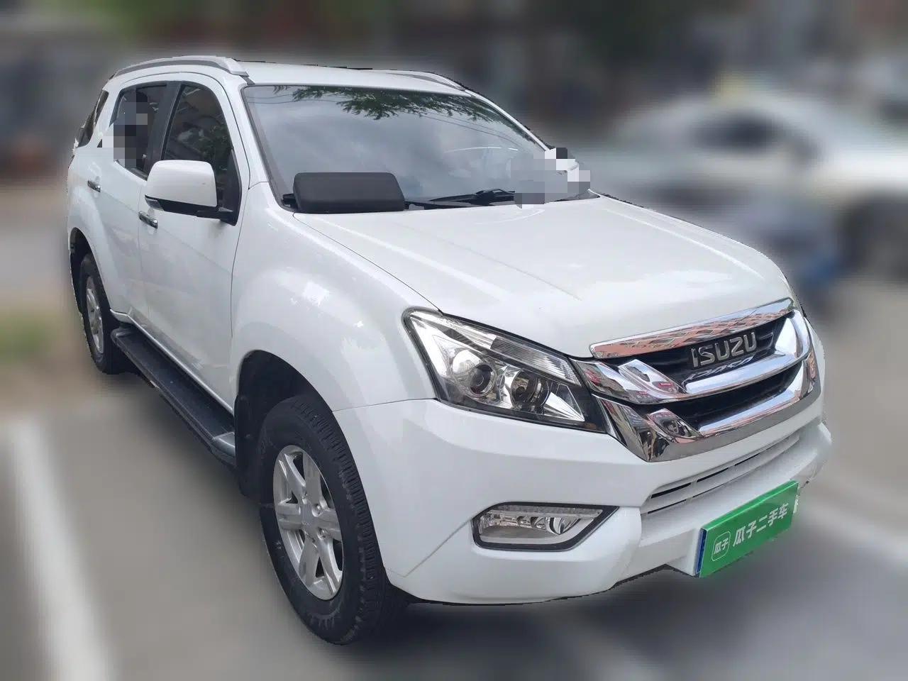 Isuzu mu-X 2015 3.0T 4x4 Automatic Luxury 7-Seater — миниатюра 3