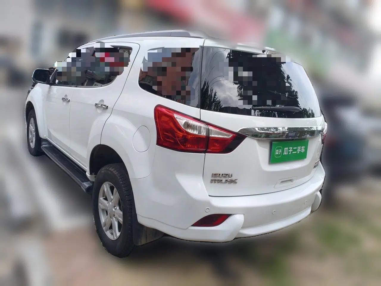 Isuzu mu-X 2015 3.0T 4x4 Automatic Luxury 7-Seater — миниатюра 4