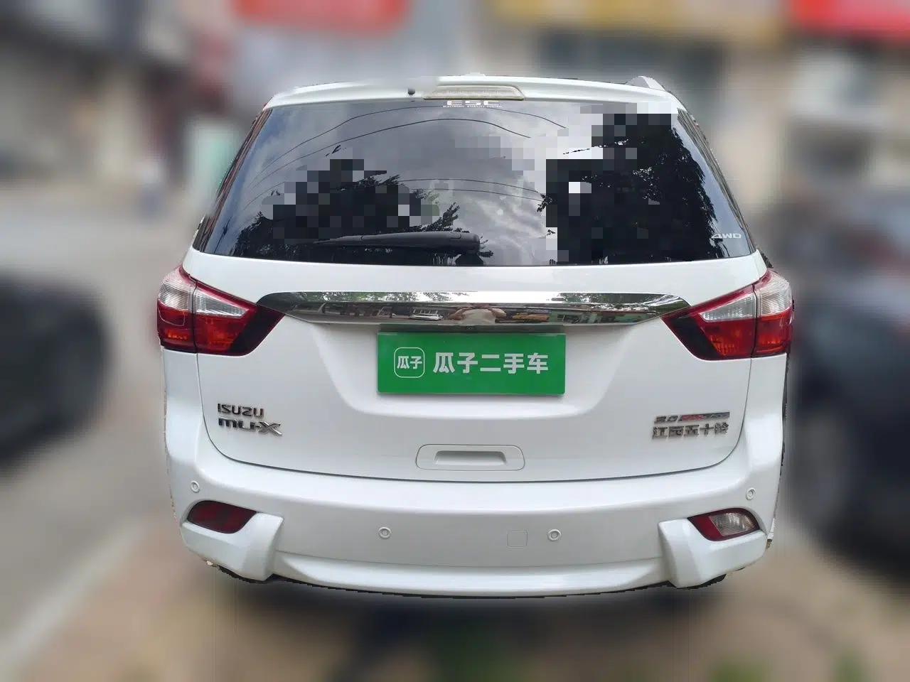 Isuzu mu-X 2015 3.0T 4x4 Automatic Luxury 7-Seater — миниатюра 5
