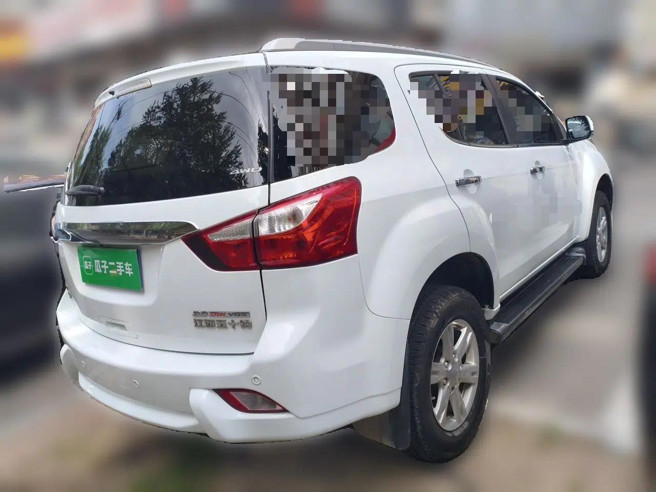 Isuzu mu-X 2015 3.0T 4x4 Automatic Luxury 7-Seater — миниатюра 6
