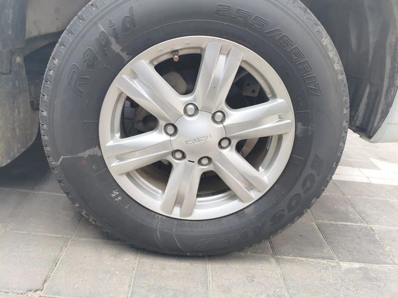 Isuzu mu-X 2015 3.0T 4x4 Automatic Luxury 7-Seater — миниатюра 8