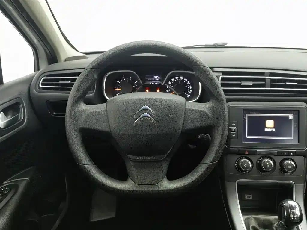 Citroën C4 Sega 2016 1.6L Manual Comfort Edition — миниатюра 11