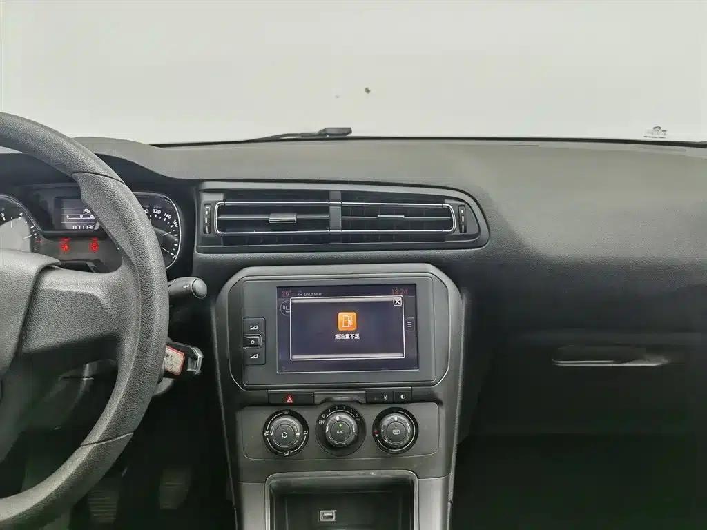Citroën C4 Sega 2016 1.6L Manual Comfort Edition — миниатюра 12