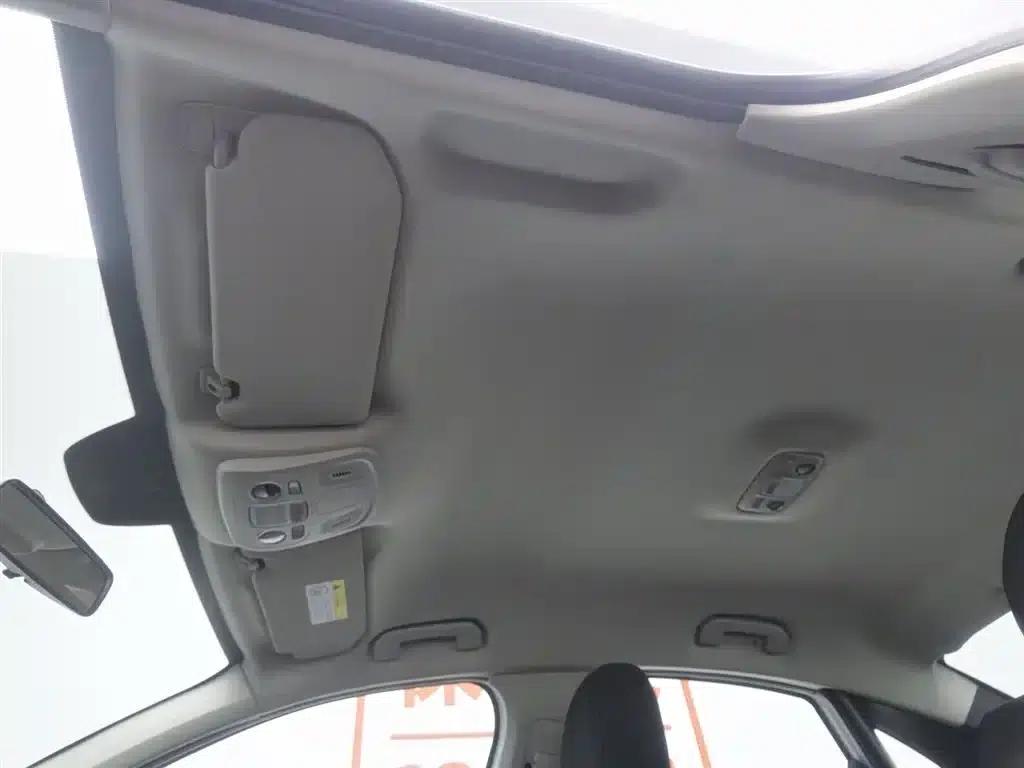 Citroën C4 Sega 2016 1.6L Manual Comfort Edition — миниатюра 14