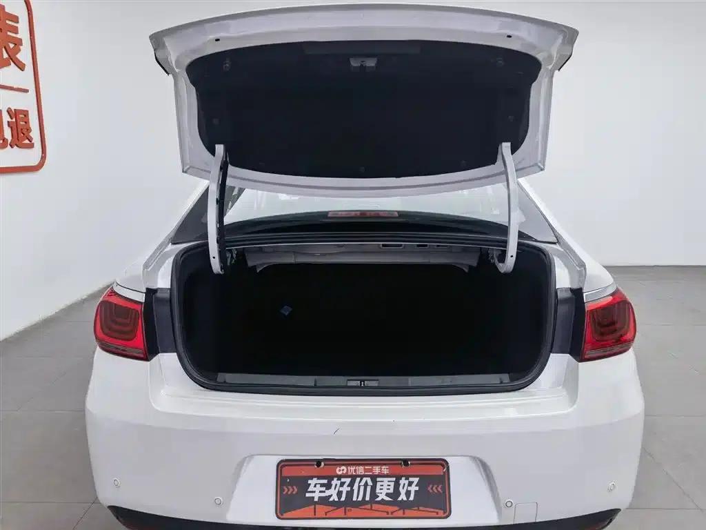 Citroën C4 Sega 2016 1.6L Manual Comfort Edition — миниатюра 16