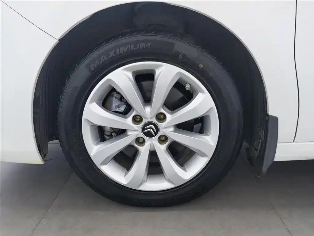 Citroën C4 Sega 2016 1.6L Manual Comfort Edition — миниатюра 17