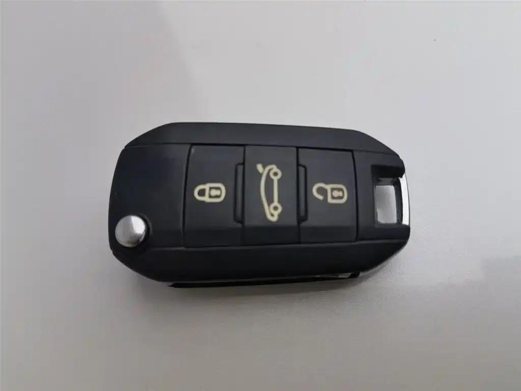Citroën C4 Sega 2016 1.6L Manual Comfort Edition — миниатюра 19