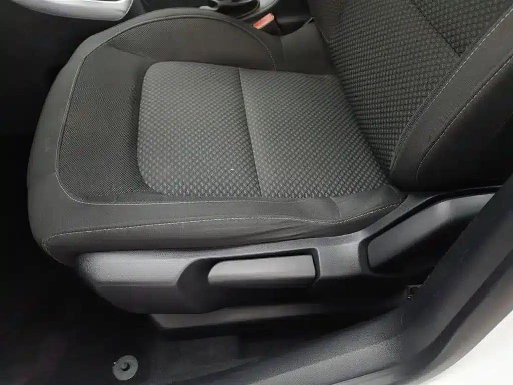 Citroën C4 Sega 2016 1.6L Manual Comfort Edition — миниатюра 20