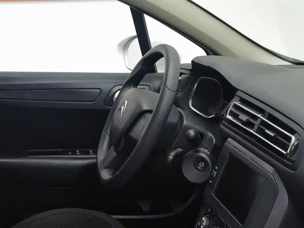 Citroën C4 Sega 2016 1.6L Manual Comfort Edition — миниатюра 22