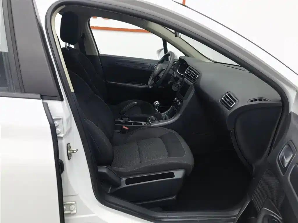 Citroën C4 Sega 2016 1.6L Manual Comfort Edition — миниатюра 23