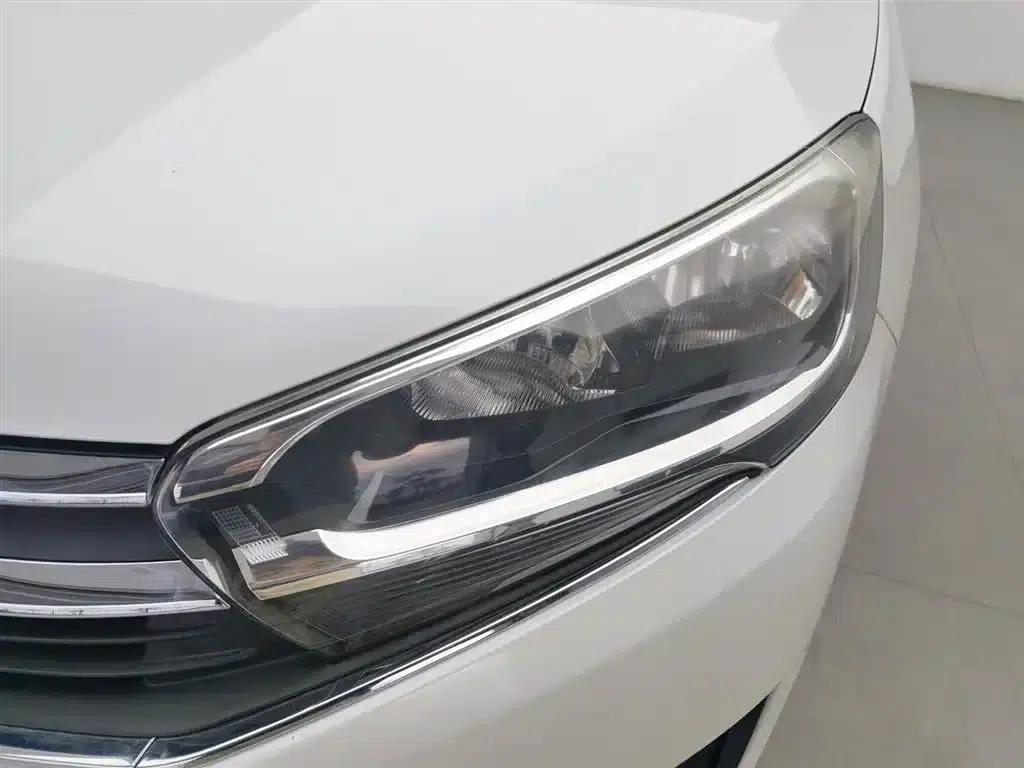 Citroën C4 Sega 2016 1.6L Manual Comfort Edition — миниатюра 7