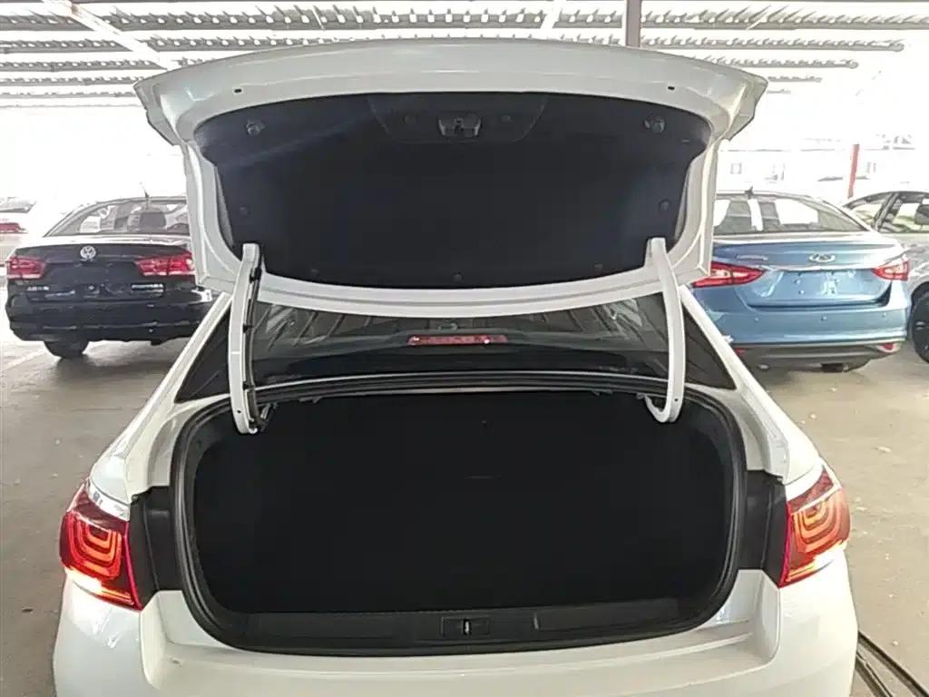 Citroën C4 2018 1.6L Manual Comfort Edition — миниатюра 19