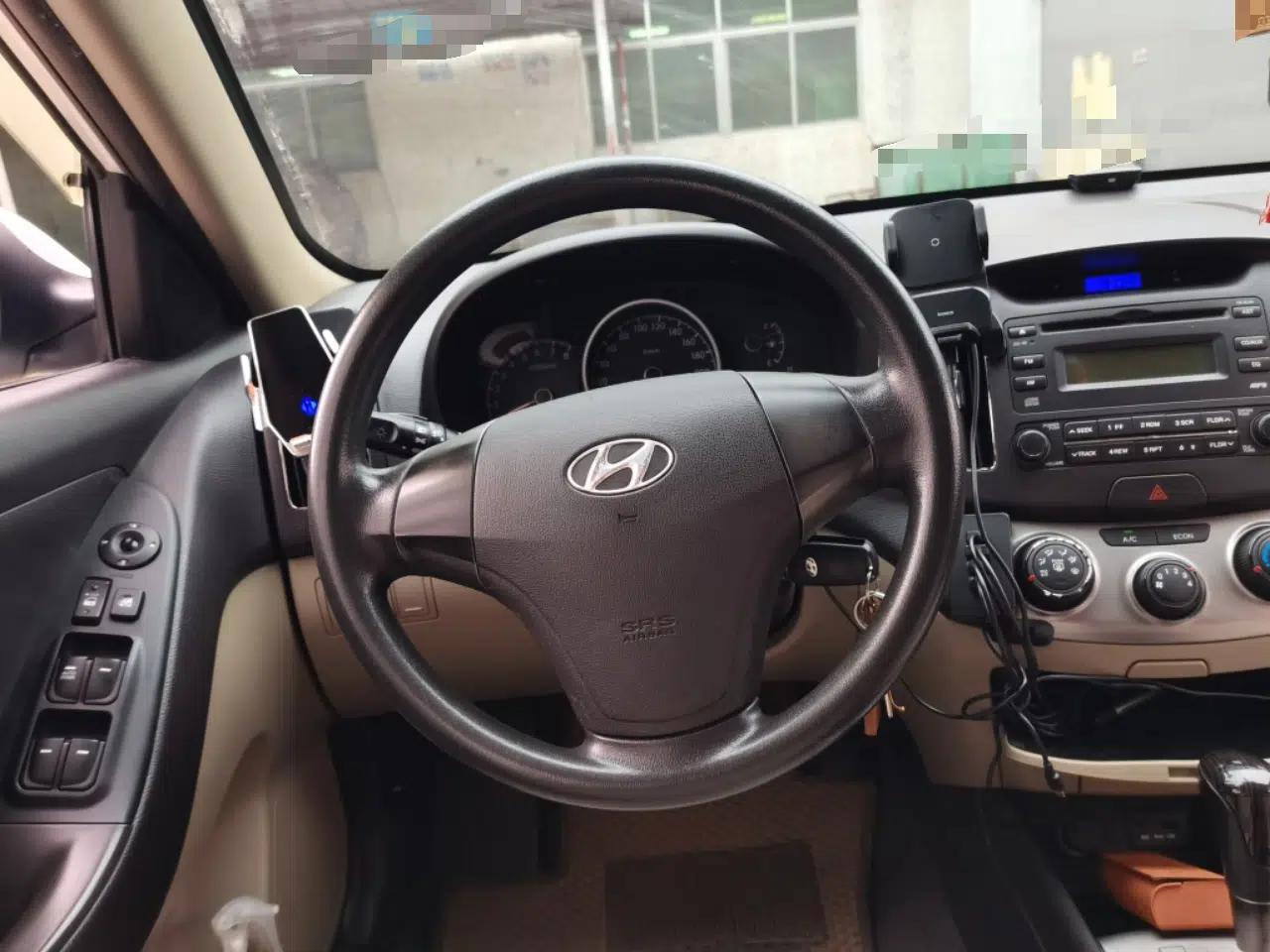 Hyundai Celesta 2011 1.6L Automatic Comfort Edition — миниатюра 11