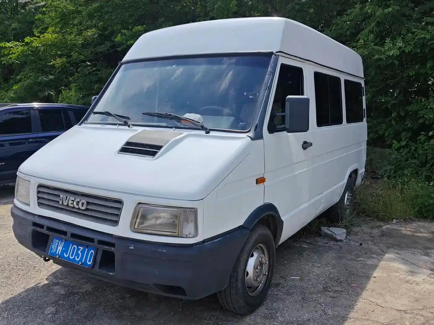 Iveco DeYi 2009 Model 2.5T-A35 7-Seater — миниатюра 1
