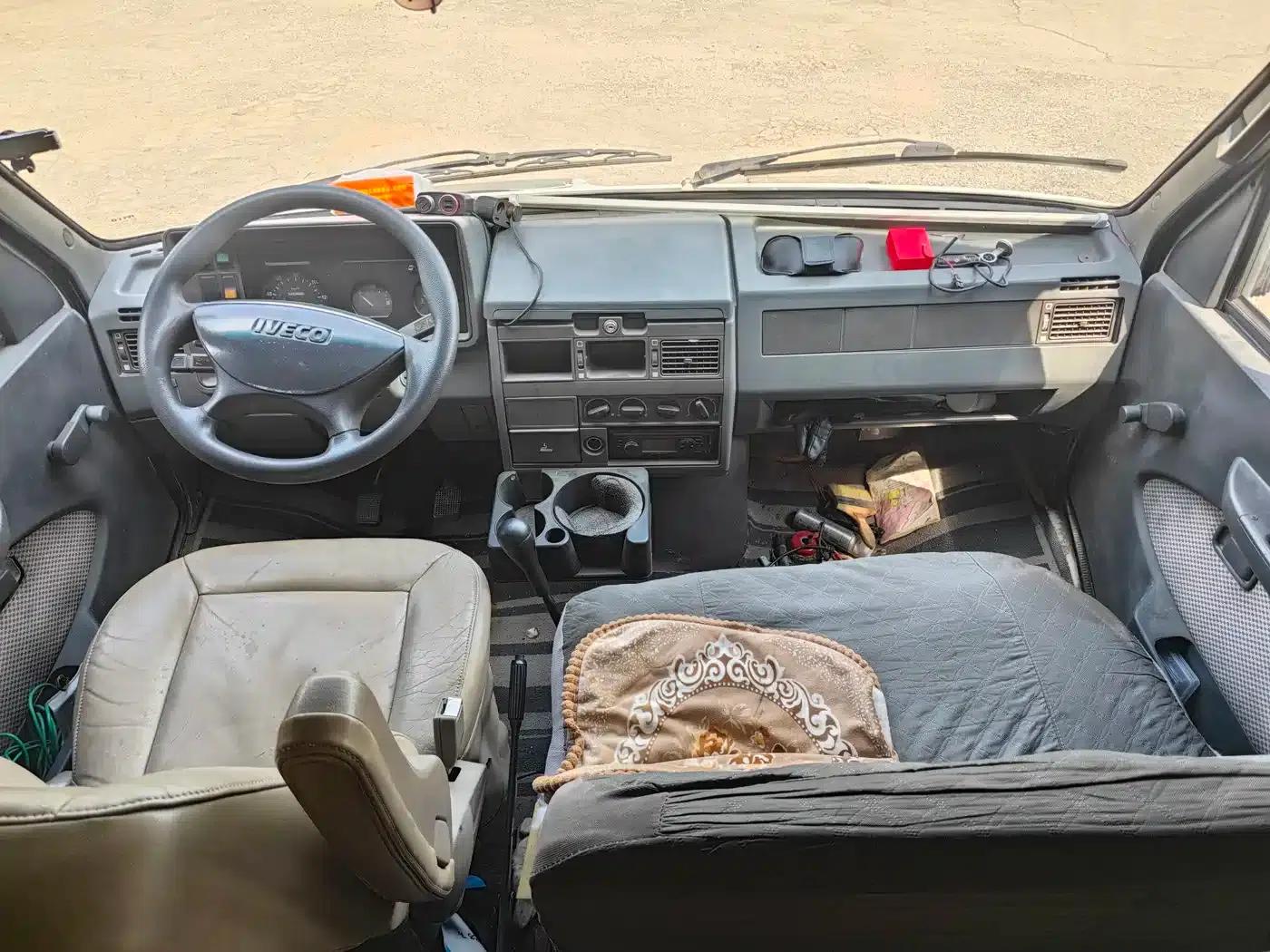 Iveco DeYi 2009 Model 2.5T-A35 7-Seater — миниатюра 2