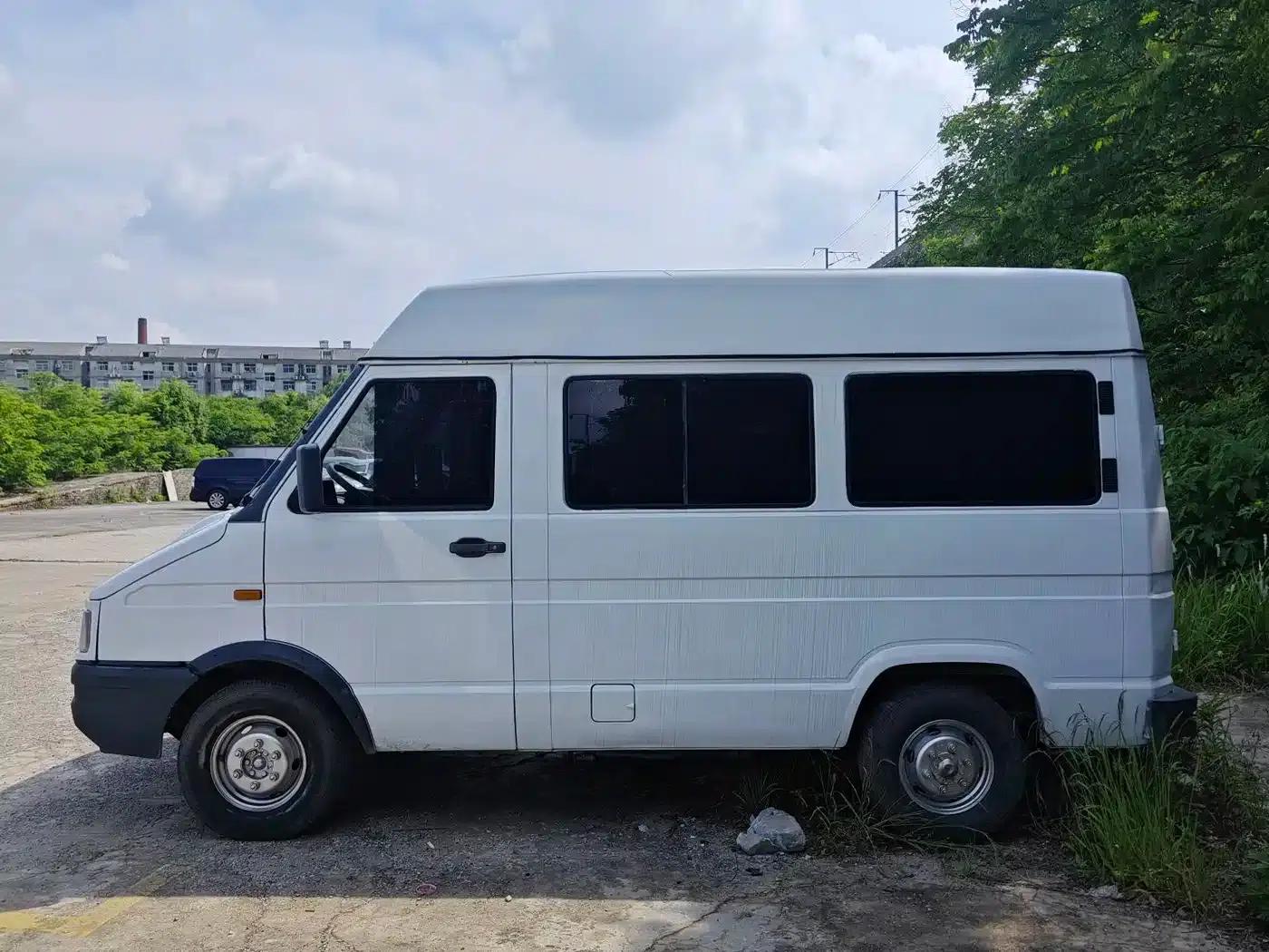 Iveco DeYi 2009 Model 2.5T-A35 7-Seater — миниатюра 6