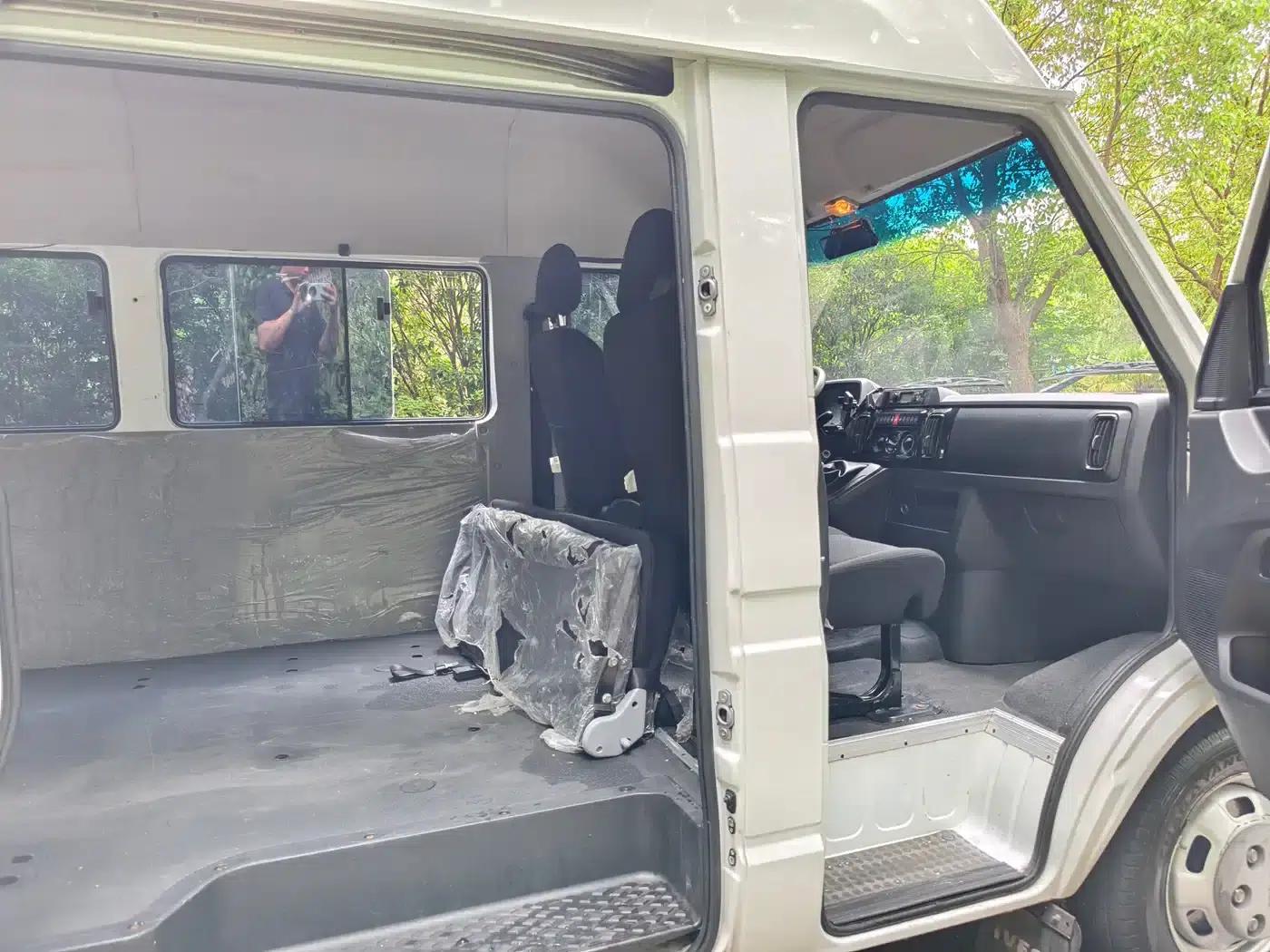 Iveco A37M1 Multipurpose Passenger Vehicle 2025 Model, 2.5T Manual, Mid-Wheelbase, Mid-Roof, Dual Tires — миниатюра 12