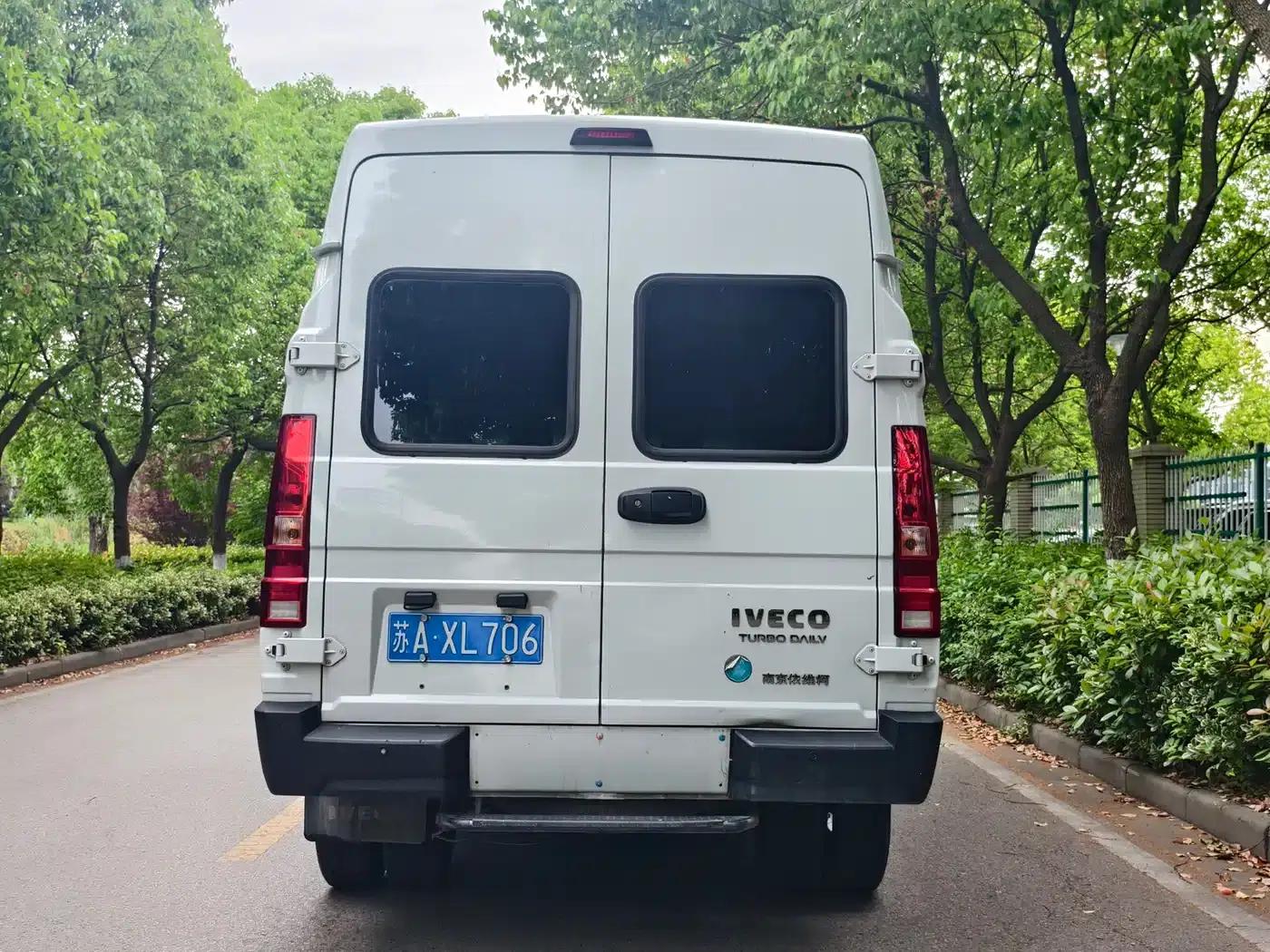 Iveco A37M1 Multipurpose Passenger Vehicle 2025 Model, 2.5T Manual, Mid-Wheelbase, Mid-Roof, Dual Tires — миниатюра 6