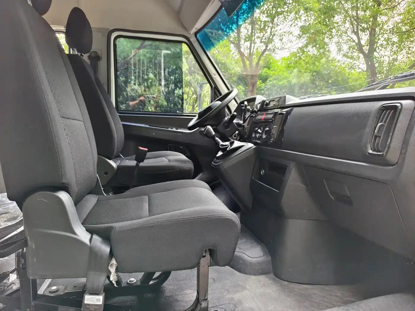 Iveco A37M1 Multipurpose Passenger Vehicle 2025 Model, 2.5T Manual, Mid-Wheelbase, Mid-Roof, Dual Tires — миниатюра 7