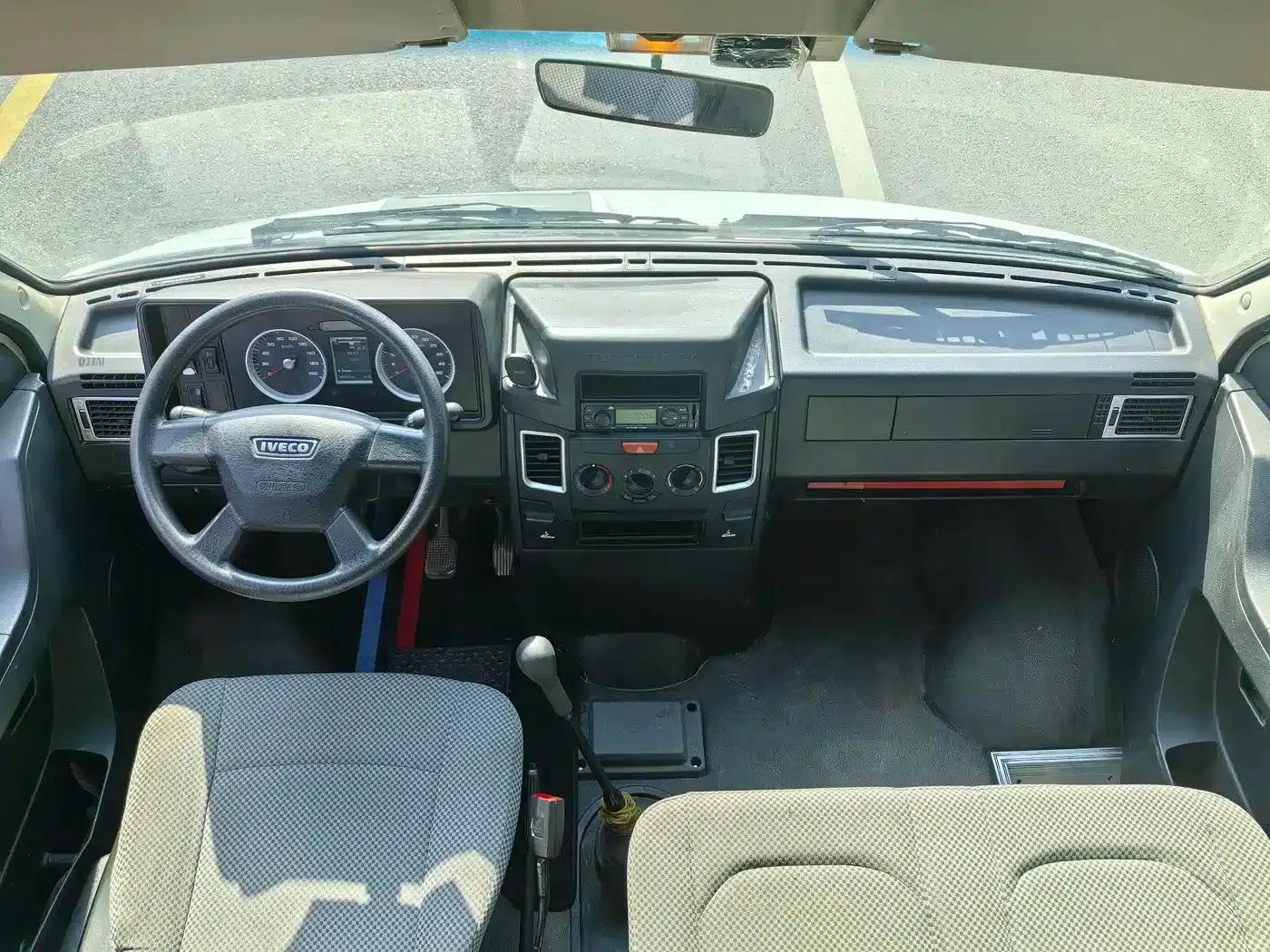 Iveco DeYi 2023 2.5T A37M1 Long Wheelbase Mid-Roof Dual Tires Side Sliding Door 5-9 Seats — миниатюра 6