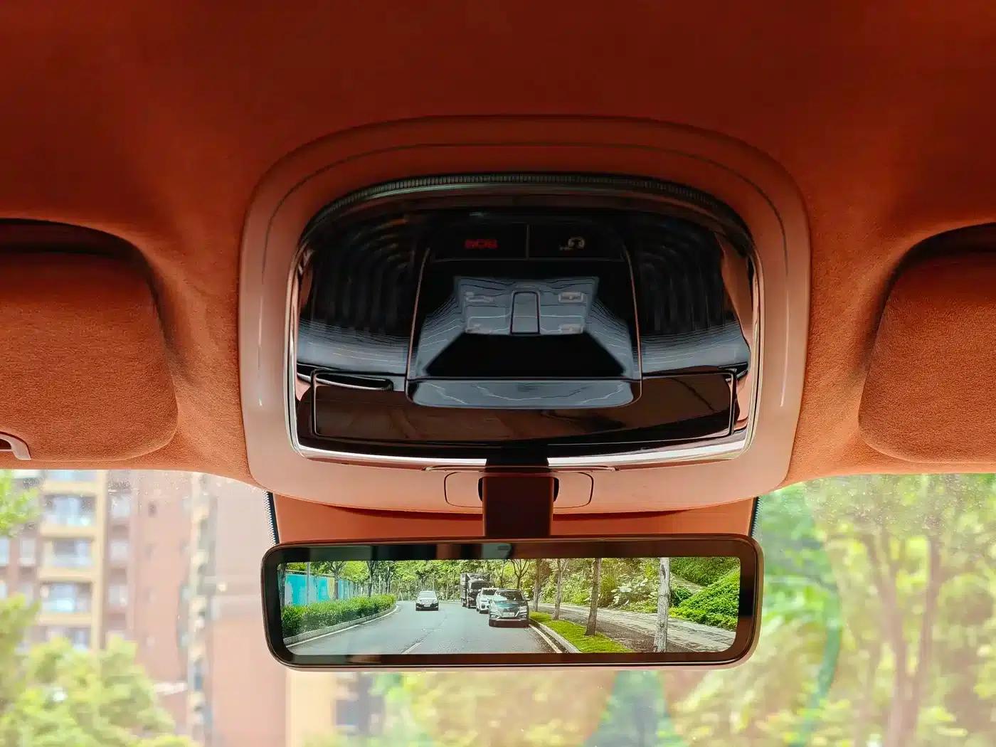 Looking up at the 2023 U8 Luxury Edition — миниатюра 12