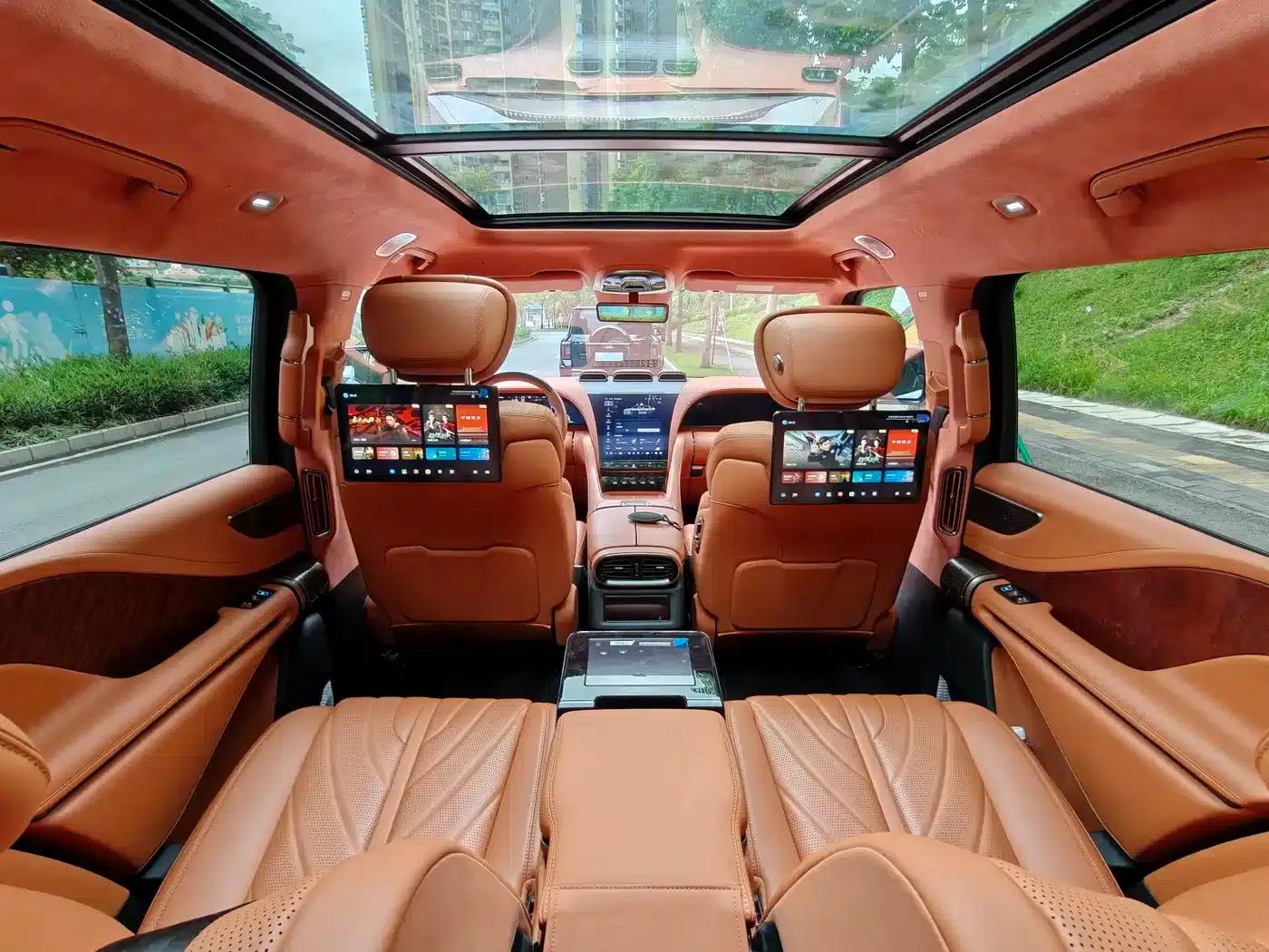 Looking up at the 2023 U8 Luxury Edition — миниатюра 25
