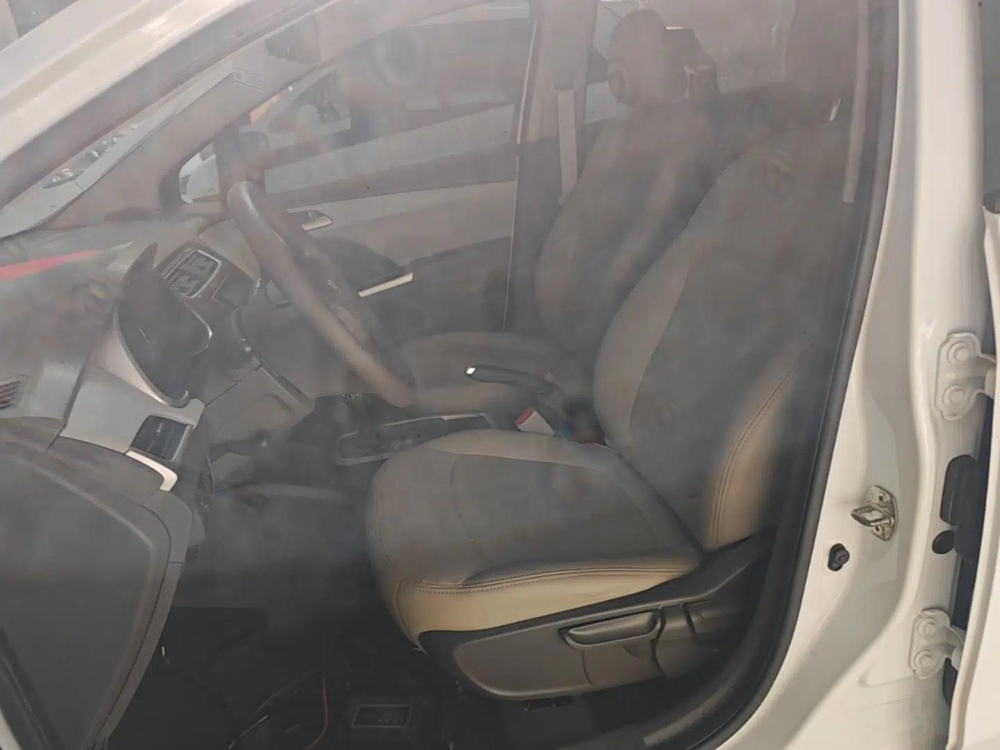 Chevrolet Lova RV 2016 1.5L Automatic Comfort Edition — миниатюра 17