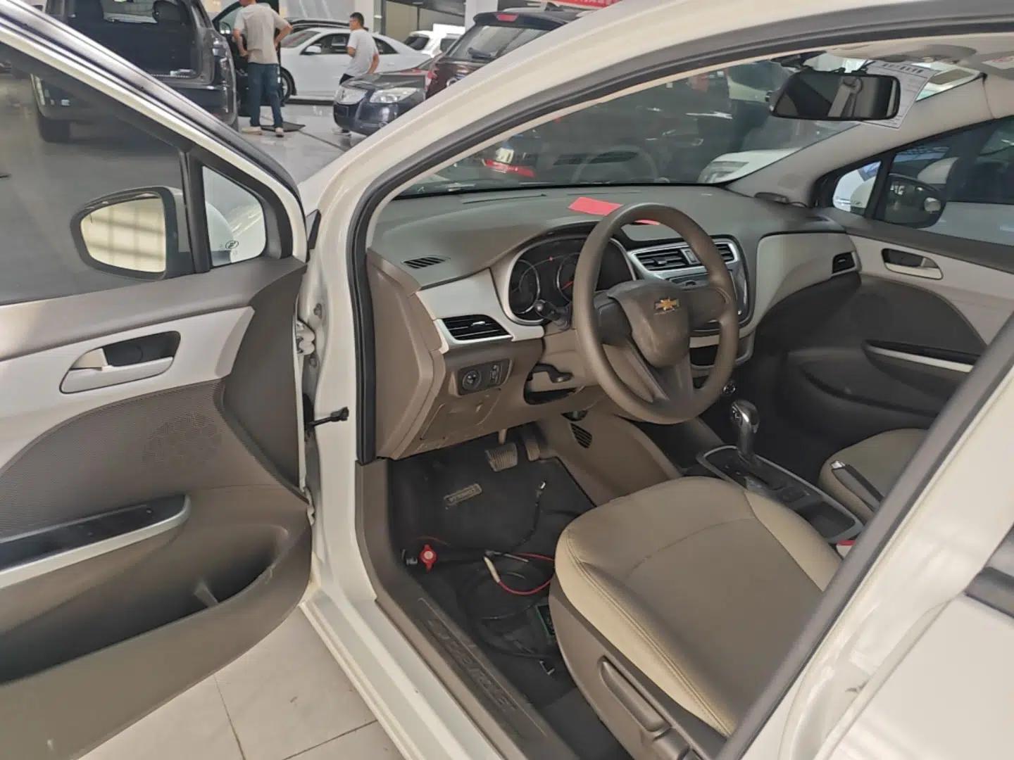 Chevrolet Lova RV 2016 1.5L Automatic Comfort Edition — миниатюра 18