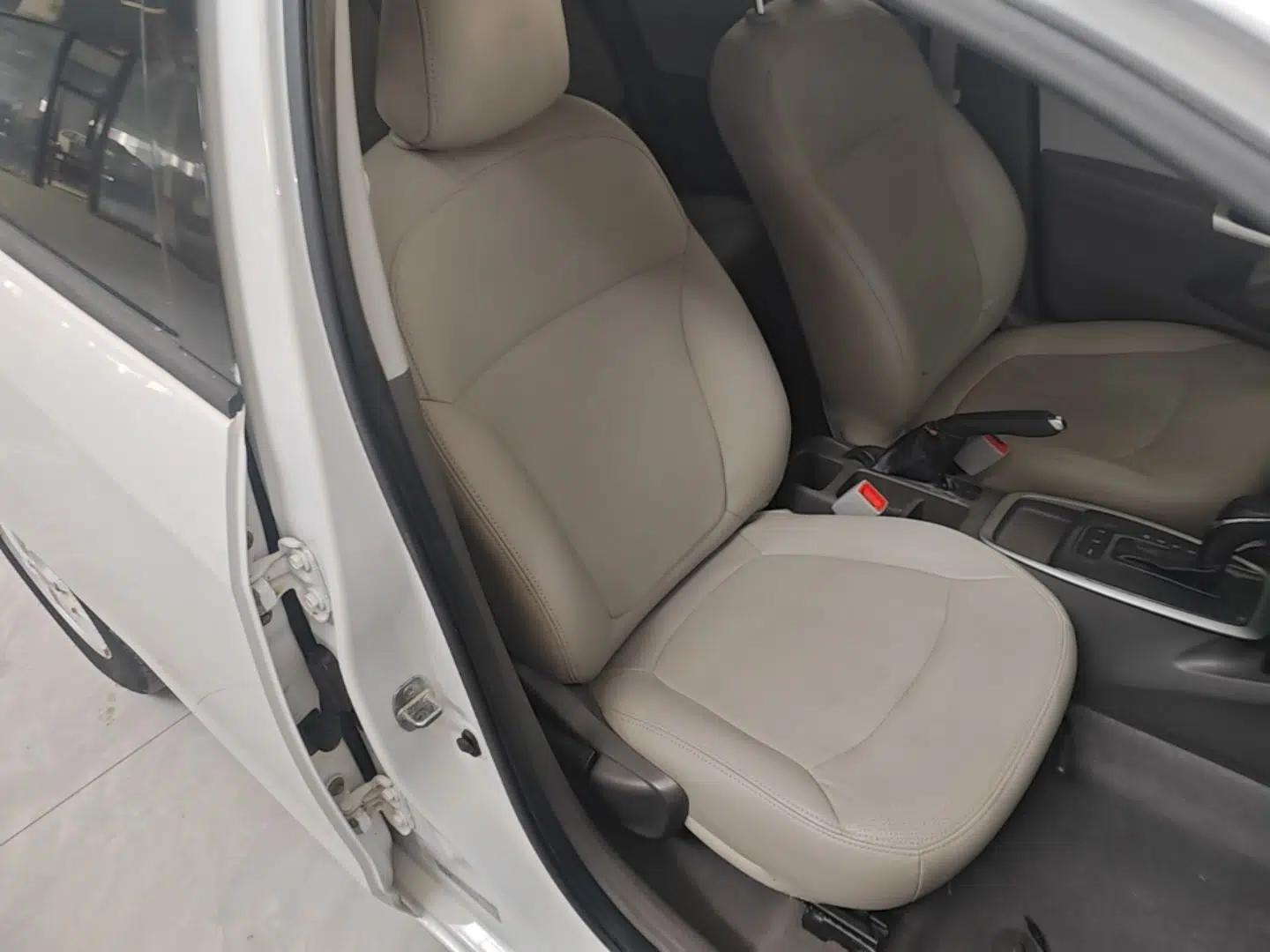 Chevrolet Lova RV 2016 1.5L Automatic Comfort Edition — миниатюра 23