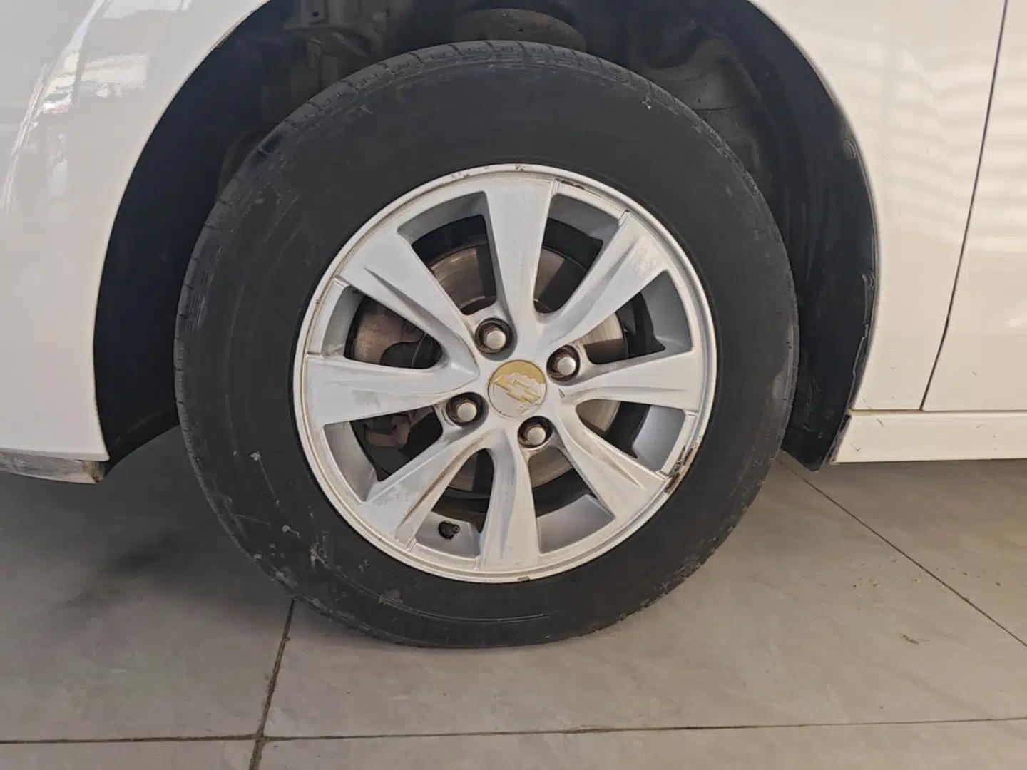 Chevrolet Lova RV 2016 1.5L Automatic Comfort Edition — миниатюра 9