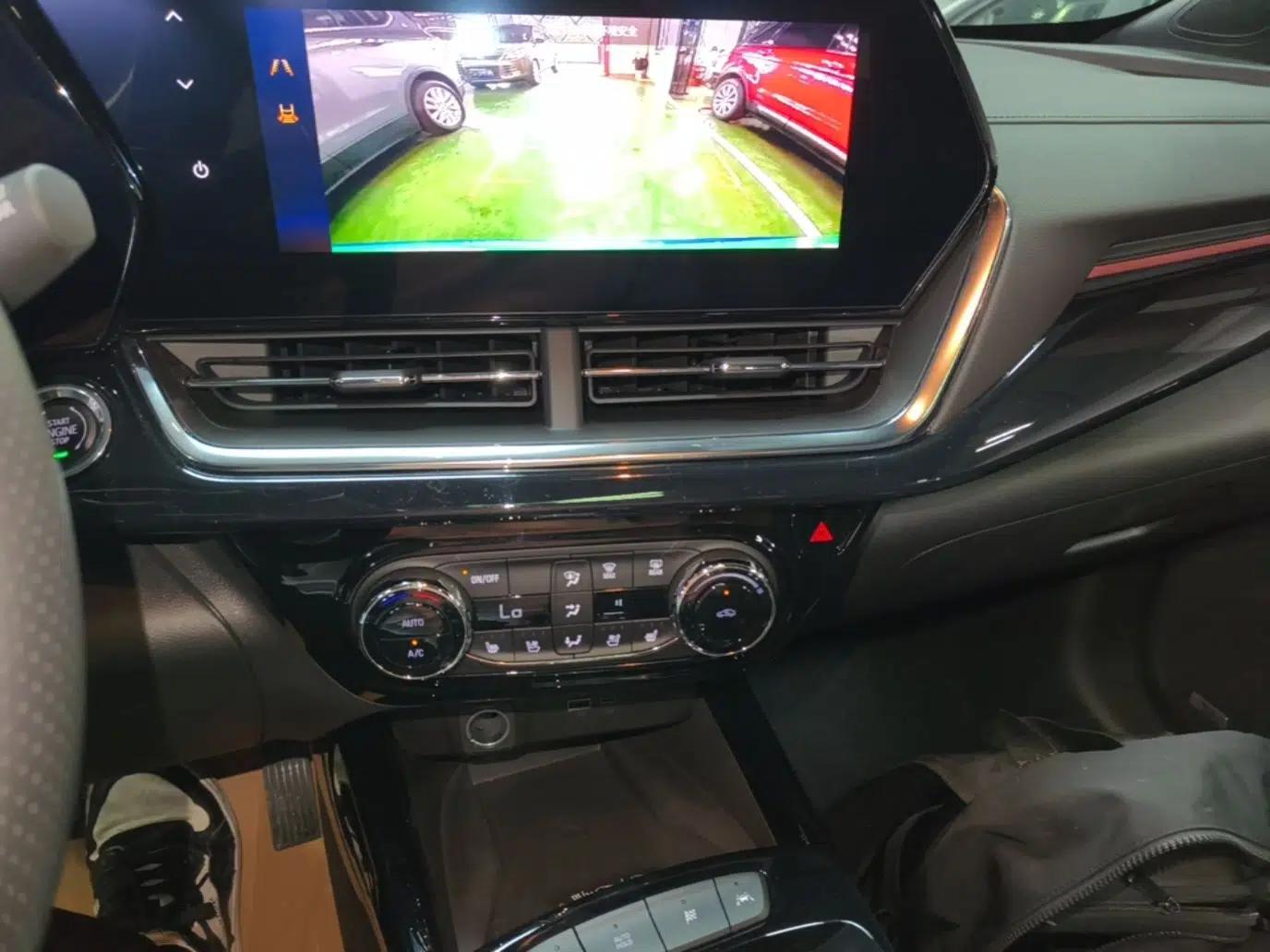 Chevrolet Seeker 2022 1.5T CVT RS Bee Wave Edition — миниатюра 16