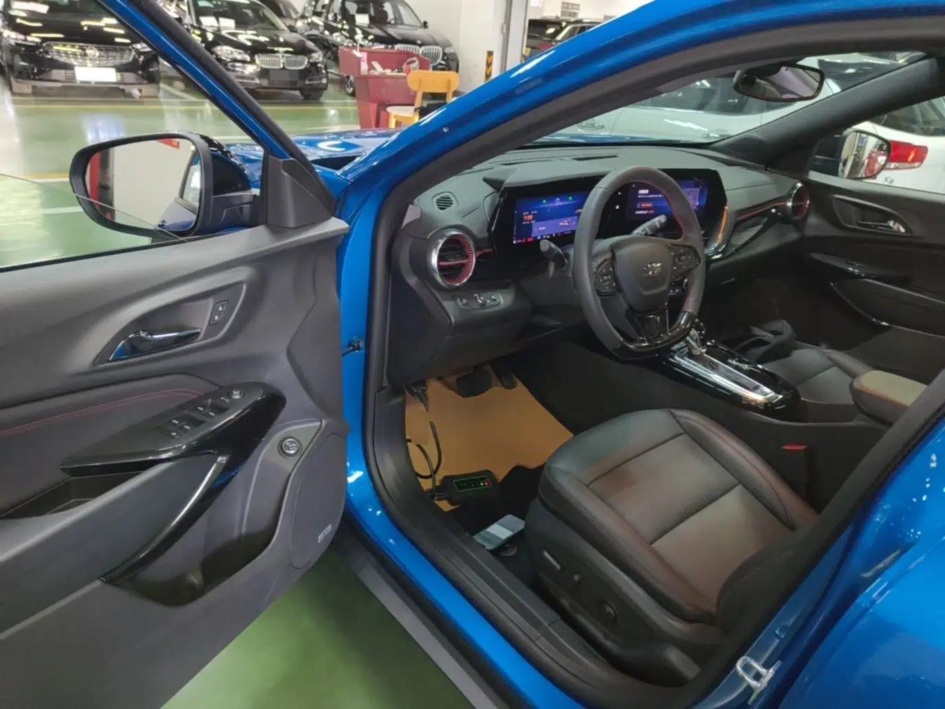 Chevrolet Seeker 2022 1.5T CVT RS Bee Wave Edition — миниатюра 19