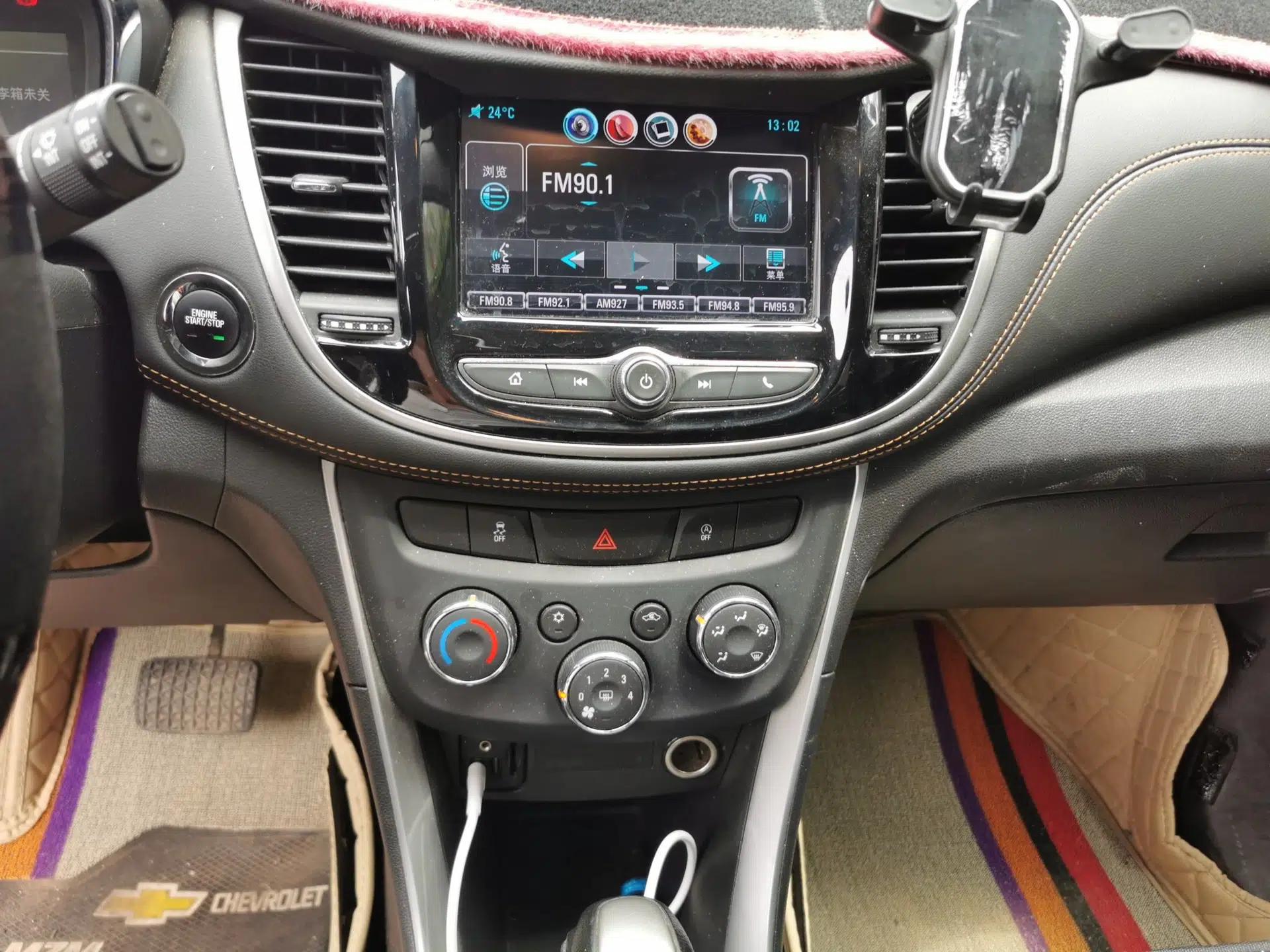 Chevrolet Trax 2018 330T Automatic Two-Wheel Drive Luxury Model — миниатюра 14