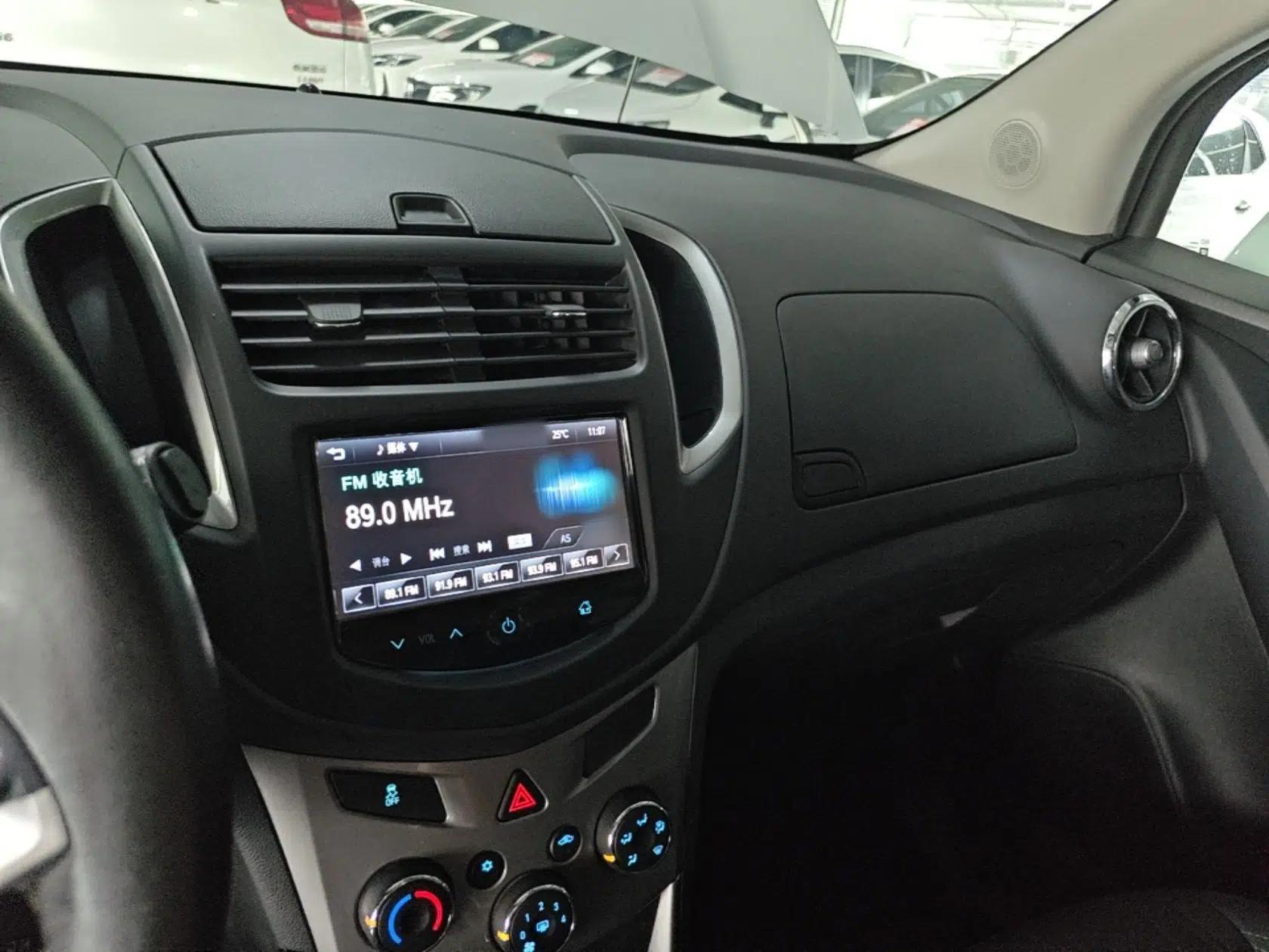 Chevrolet Trax 2016 1.4T Automatic Two-Wheel Drive Luxury Version — миниатюра 13