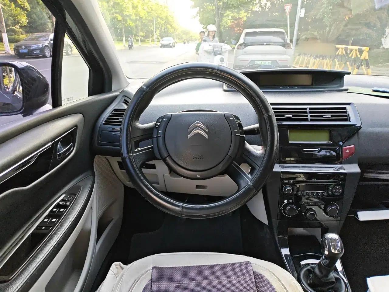 Citroen C-Quatre 2013 Sedan 1.6L Manual - Prestige Model — миниатюра 11